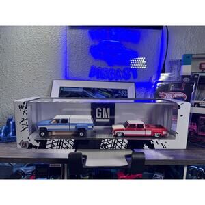 M2 Machines Hauler GM 75 Chevy Silverado 30 & 76 GMC Sierra 3500